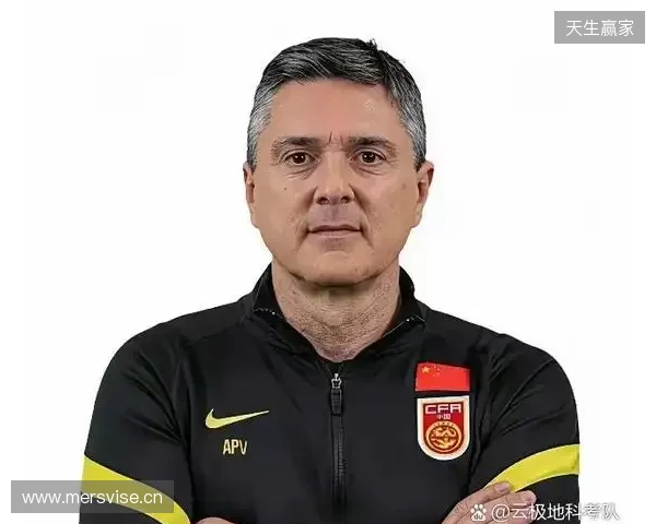 袁甲:重庆铜梁龙选刘建业带队征战中超,我很意外但钦佩这种勇气