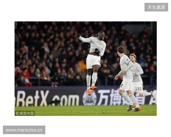 记者:18岁前锋莱西未入选曼联本场名单,阿莫林决定征召舍什科